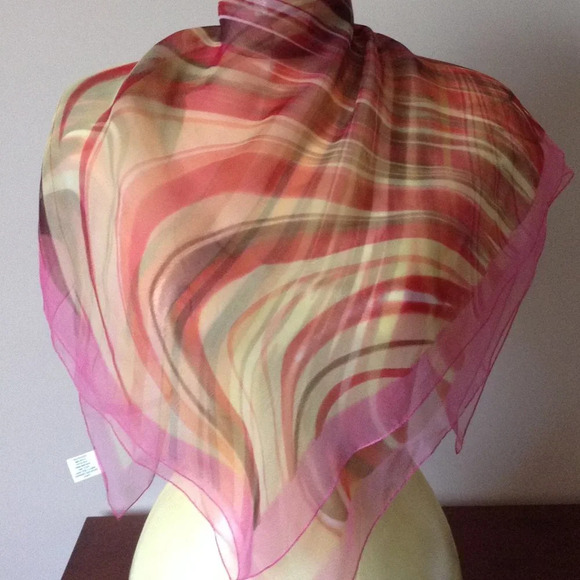 V.Fraas The Scarf Source Pink Square Head Neck Scarf Made in Italy - Picture 2 of 5